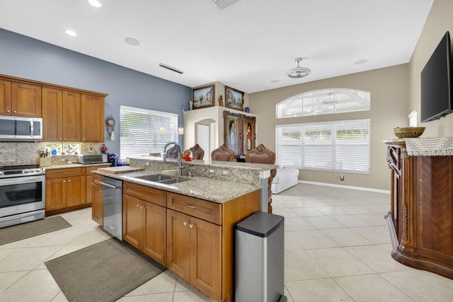 6405 Shadow Creek Village Circle E, Lake Worth, FL 33463