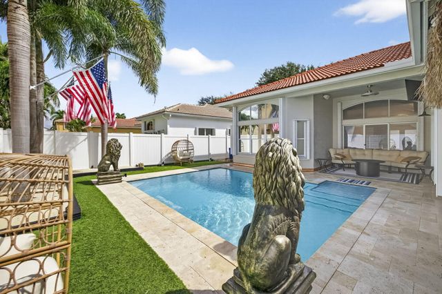 6405 Shadow Creek Village Circle E, Lake Worth, FL 33463