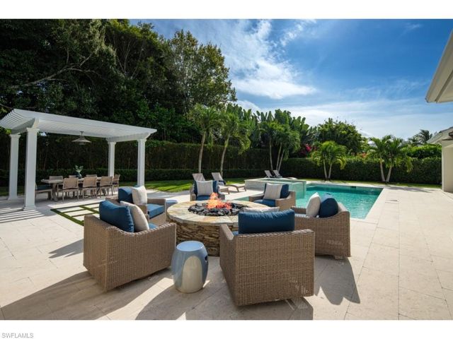 4042 Old Trail WAY, Naples, FL 34103