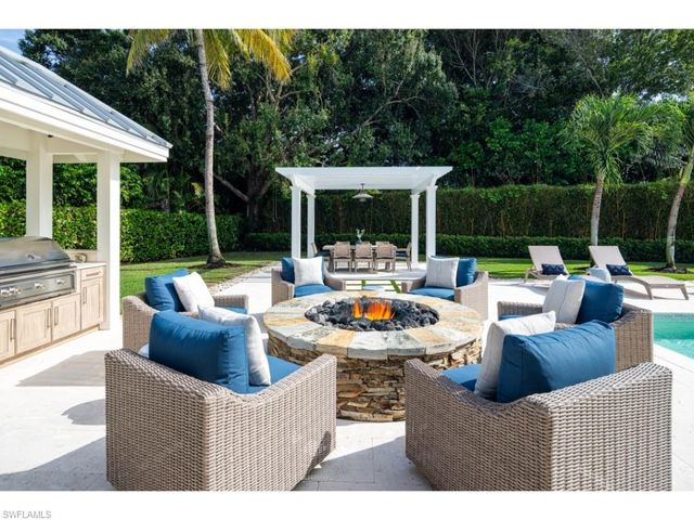 4042 Old Trail WAY, Naples, FL 34103