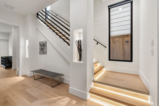 1918 Brun Street, Houston, TX 77019