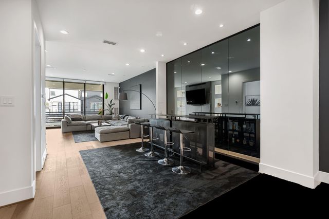 1918 Brun Street, Houston, TX 77019