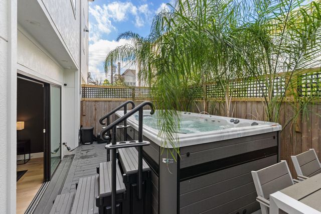 1918 Brun Street, Houston, TX 77019