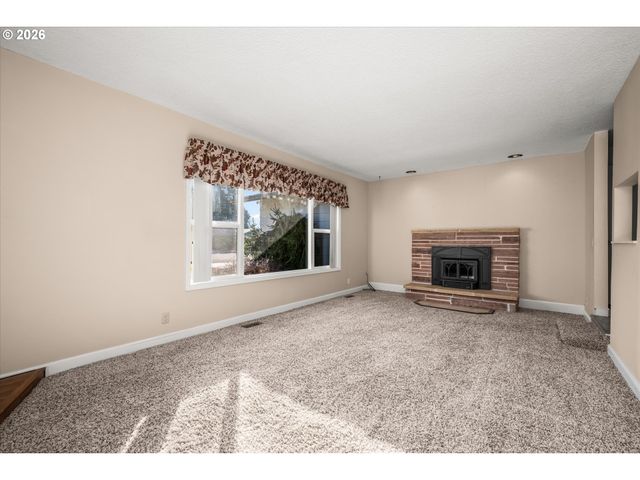 472 SPRINGDALE Ave, Springfield, OR 97477