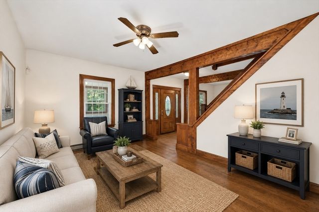 594 Slocum Rd, Dartmouth, MA 02747