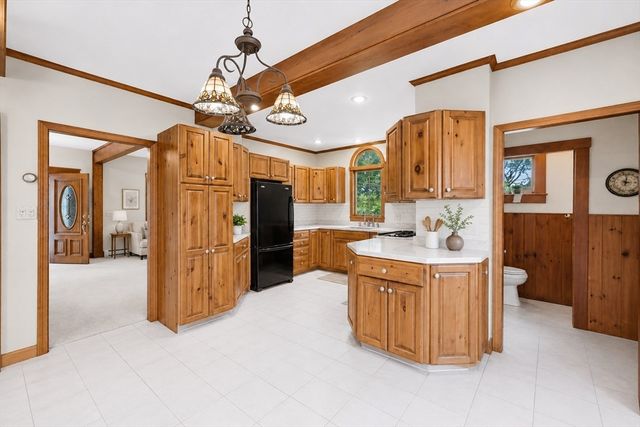 594 Slocum Rd, Dartmouth, MA 02747