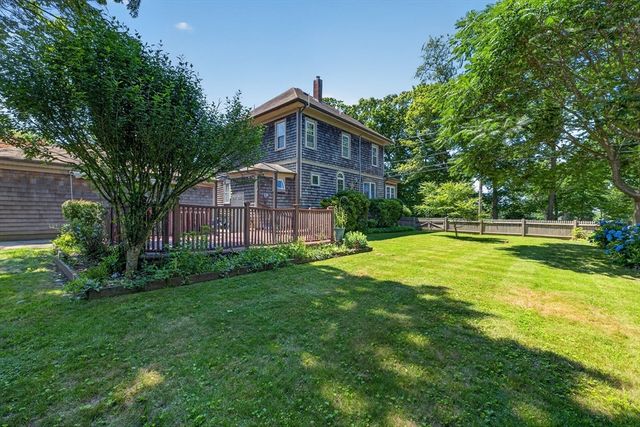 594 Slocum Rd, Dartmouth, MA 02747