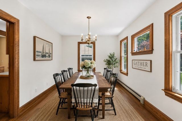 594 Slocum Rd, Dartmouth, MA 02747