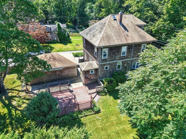 594 Slocum Rd, Dartmouth, MA 02747