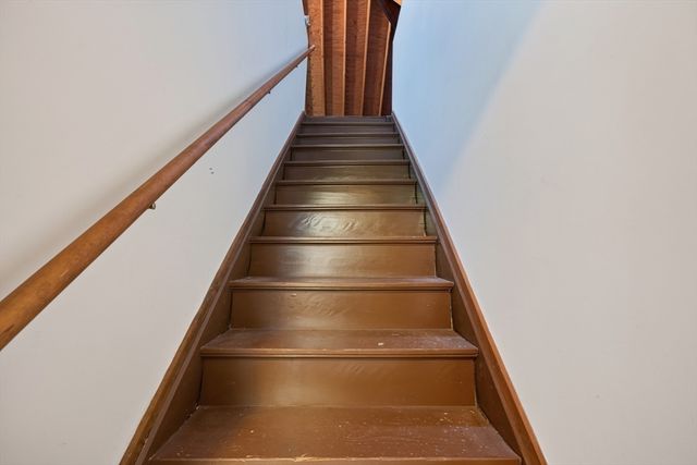594 Slocum Rd, Dartmouth, MA 02747