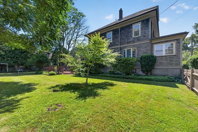 594 Slocum Rd, Dartmouth, MA 02747