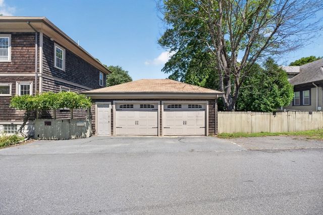 594 Slocum Rd, Dartmouth, MA 02747