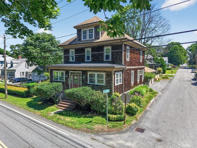 594 Slocum Rd, Dartmouth, MA 02747