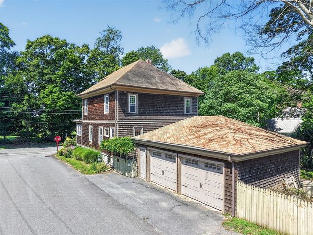 594 Slocum Rd, Dartmouth, MA 02747