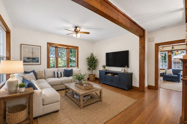 594 Slocum Rd, Dartmouth, MA 02747