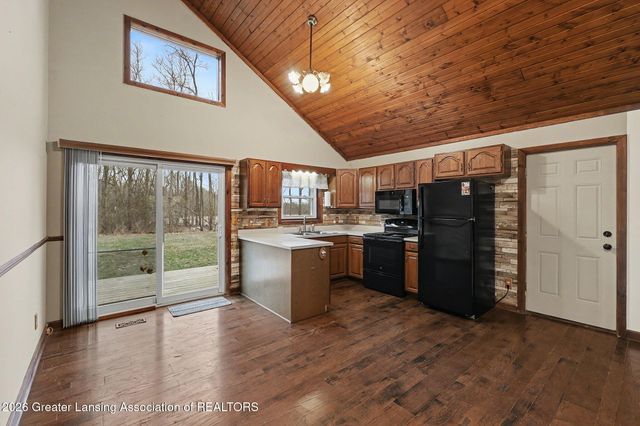 3161 Island Highway, Charlotte, MI 48813