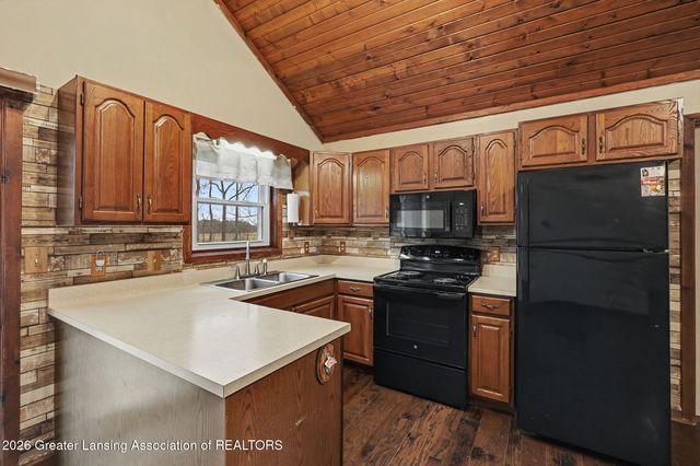 3161 Island Highway, Charlotte, MI 48813