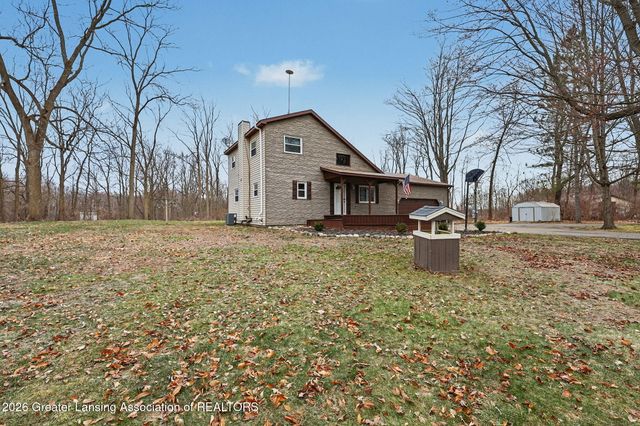 3161 Island Highway, Charlotte, MI 48813