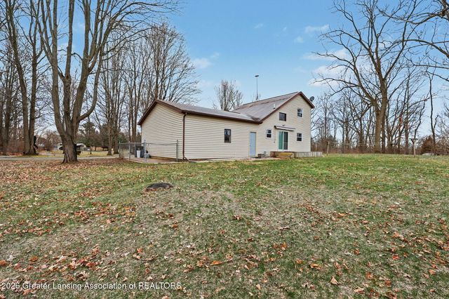 3161 Island Highway, Charlotte, MI 48813