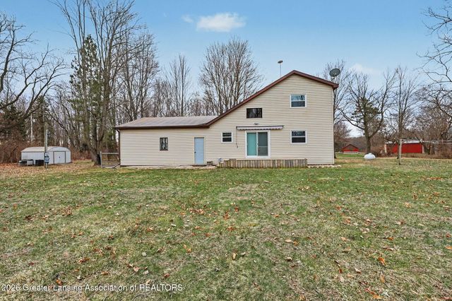 3161 Island Highway, Charlotte, MI 48813