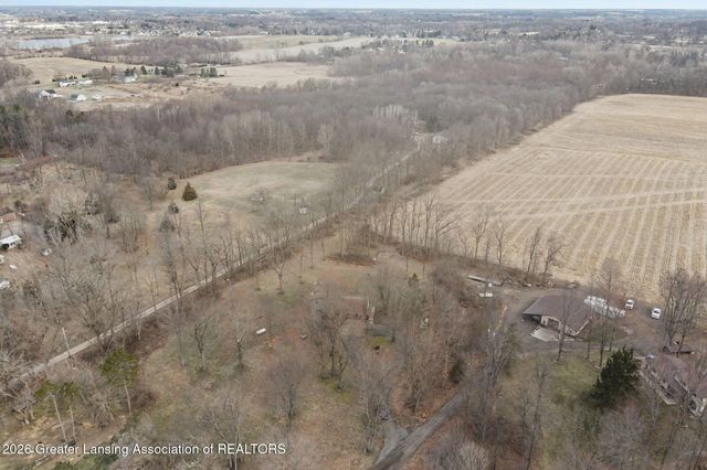 3161 Island Highway, Charlotte, MI 48813