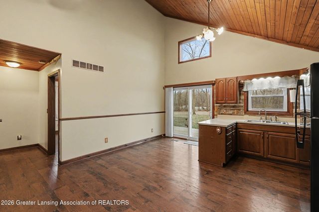 3161 Island Highway, Charlotte, MI 48813