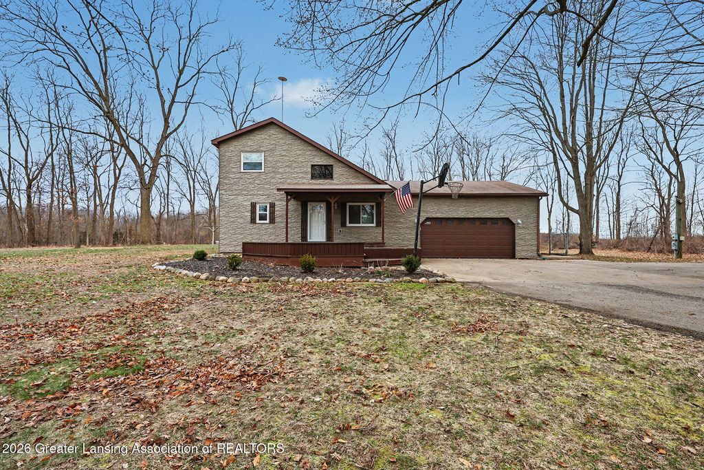 3161 Island Highway, Charlotte, MI 48813