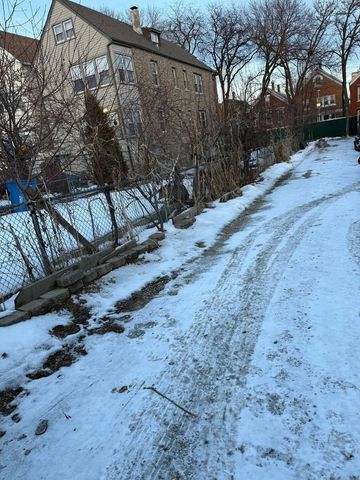 2638 S Troy Street, Chicago, IL 60623