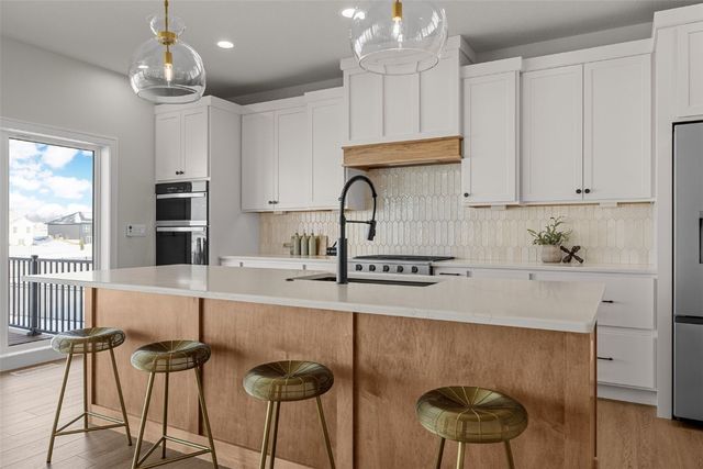 5396 Silver Rock Dr, Marion, IA 52302