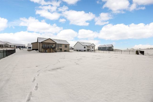 5396 Silver Rock Dr, Marion, IA 52302