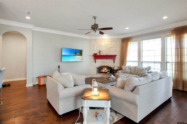 745 Esperanza Pl, Tyler, TX 75703
