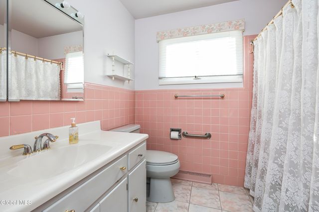 25 Gingerbread Lane, Albany, NY 12208