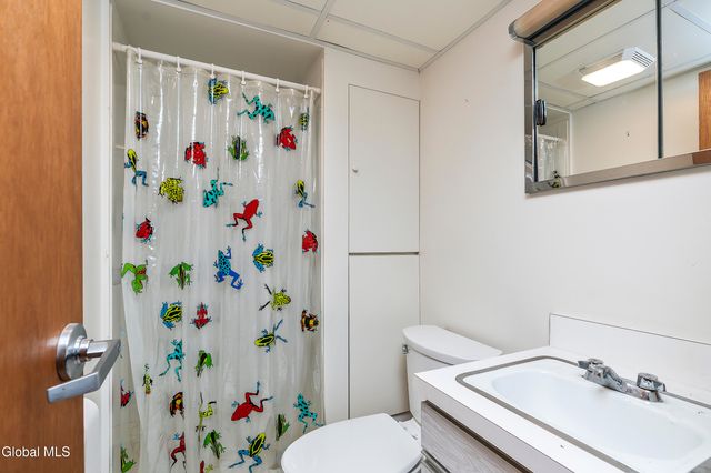 25 Gingerbread Lane, Albany, NY 12208