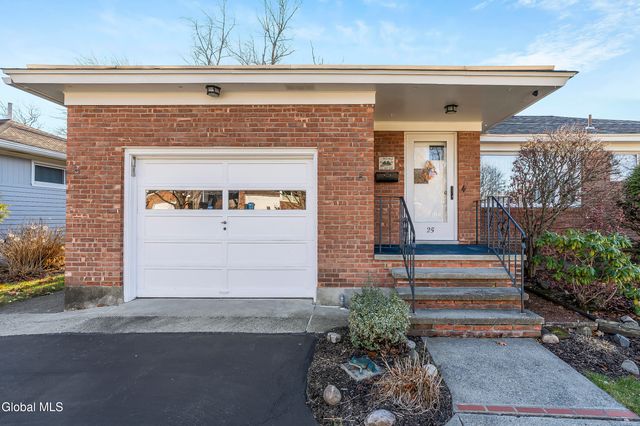 25 Gingerbread Lane, Albany, NY 12208
