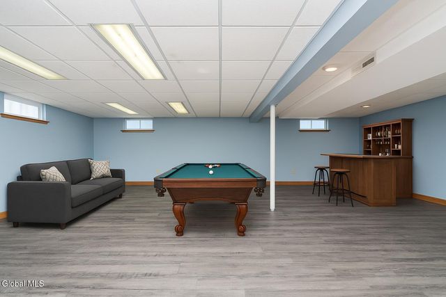 25 Gingerbread Lane, Albany, NY 12208