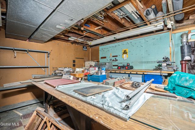 25 Gingerbread Lane, Albany, NY 12208