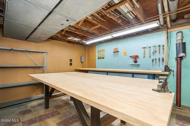 25 Gingerbread Lane, Albany, NY 12208