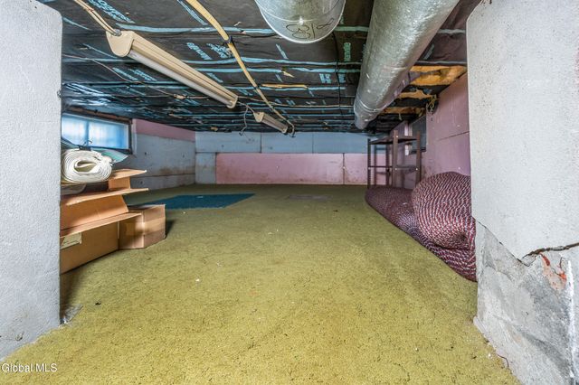 25 Gingerbread Lane, Albany, NY 12208