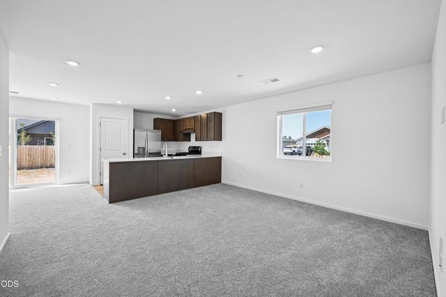 51743 Morning Pine Dr, La Pine, OR 97739
