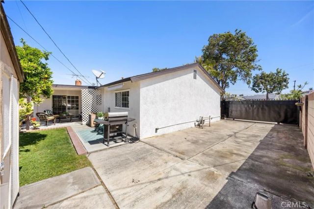 626 S Corta, Santa Ana, CA 92704
