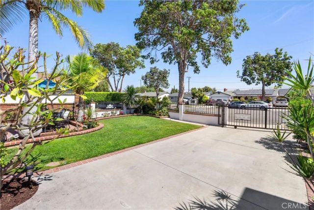 626 S Corta, Santa Ana, CA 92704