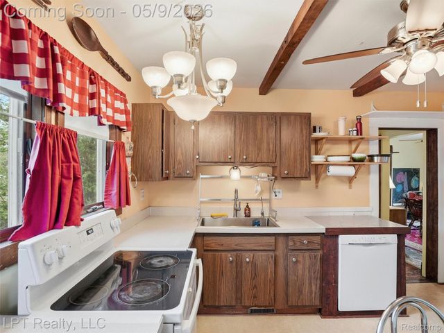 203 Lincoln Street, Chelsea, MI 48118