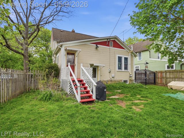 203 Lincoln Street, Chelsea, MI 48118