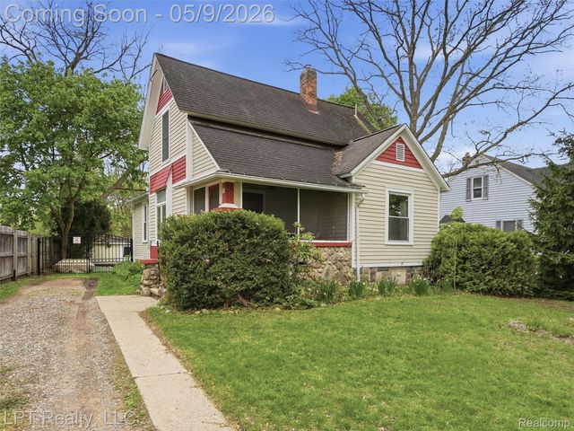 203 Lincoln Street, Chelsea, MI 48118