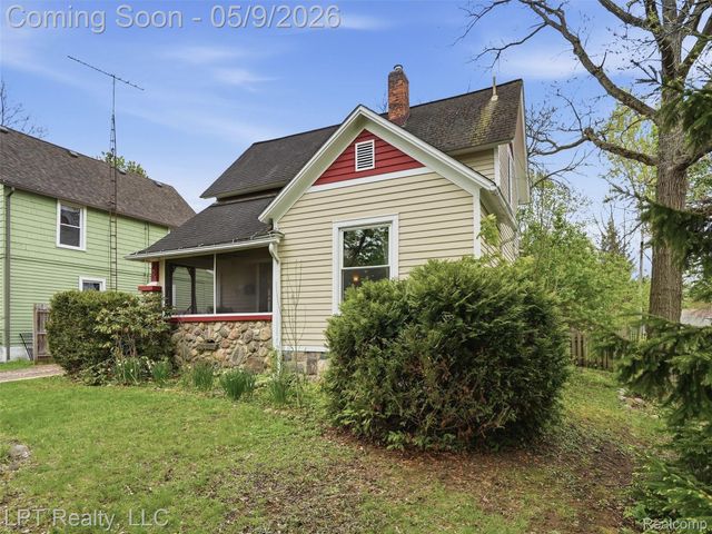 203 Lincoln Street, Chelsea, MI 48118