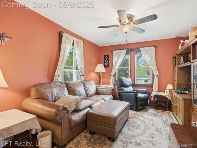 203 Lincoln Street, Chelsea, MI 48118