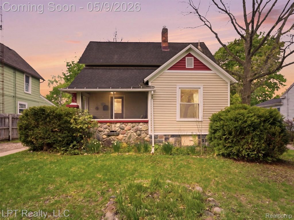 203 Lincoln Street, Chelsea, MI 48118