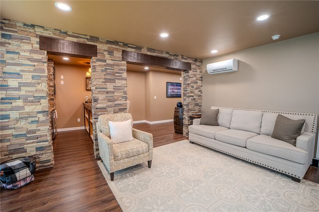 87 W Valley View Drive, Russellville, AR 72802
