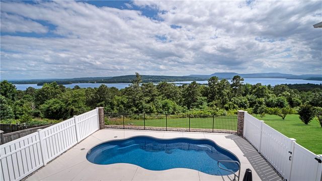 87 W Valley View Drive, Russellville, AR 72802