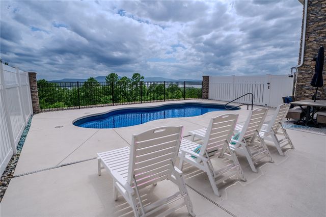87 W Valley View Drive, Russellville, AR 72802